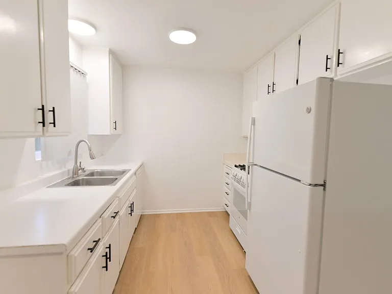 306 Avenida Granada — Photo 7