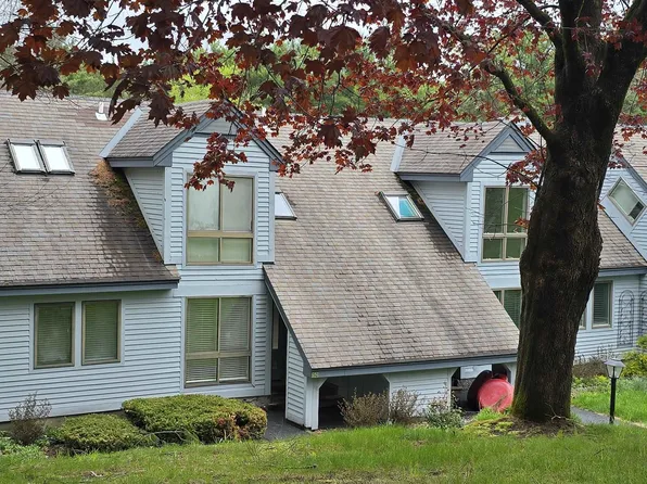 111 Lakeland Drive #D, Hartford, VT 05059