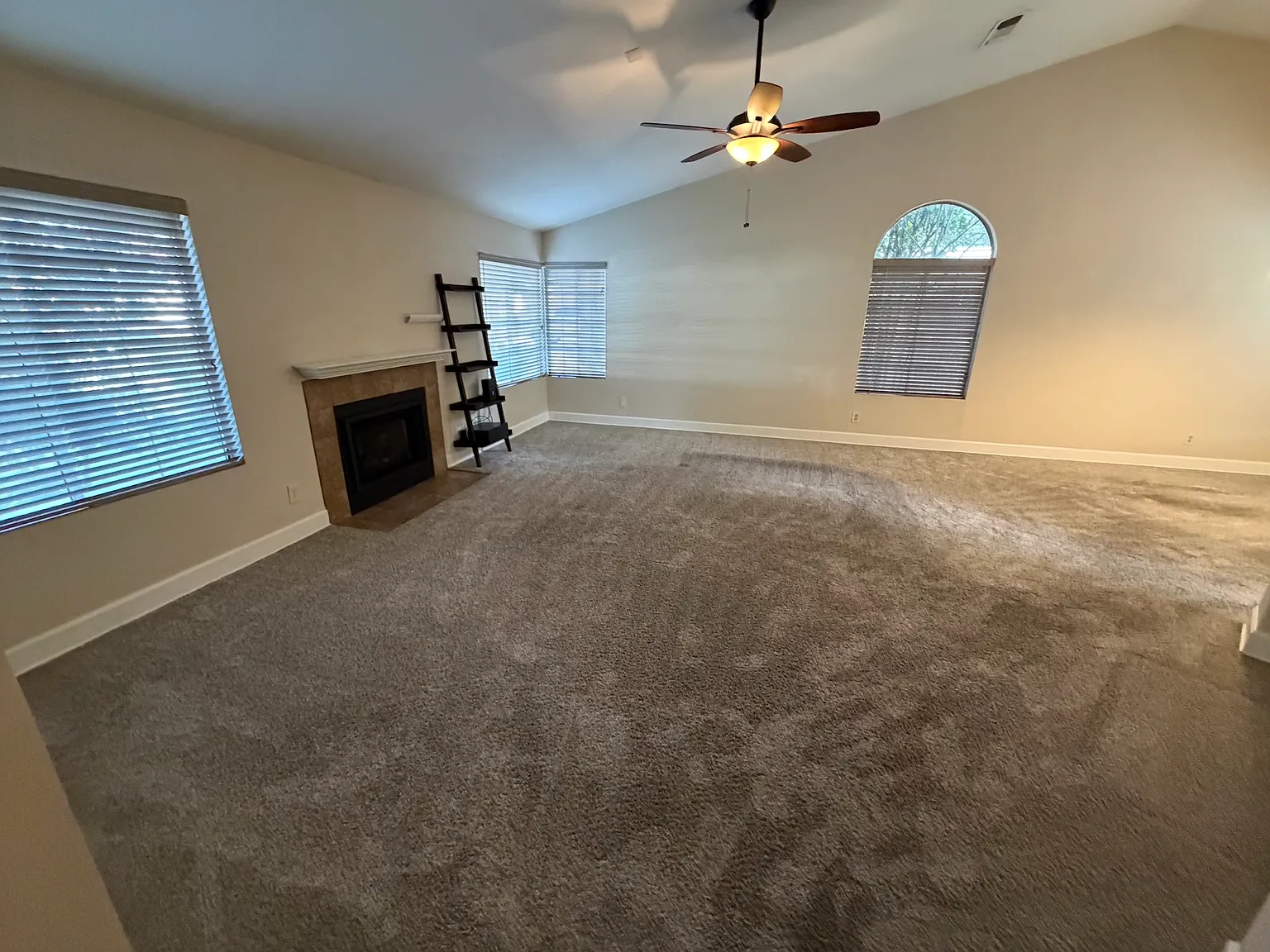 3 bed, 1636 sqft, $3,000 — Photo 4