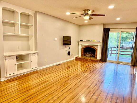 4th image of 15420 Country Ridge Dr