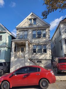 326 Stegman Pkwy, Jersey City, NJ, 07305