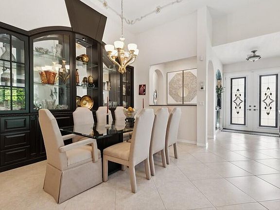 3rd image of 7146 Veneto Drive