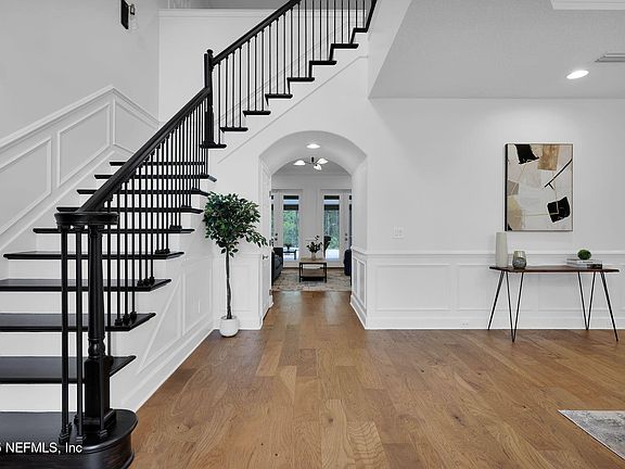 4th image of 81 BERMUDA GREENS Avenue