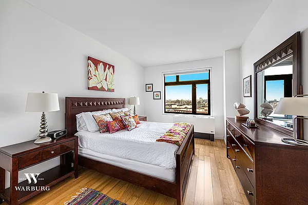 Sold by Warburg | media 5