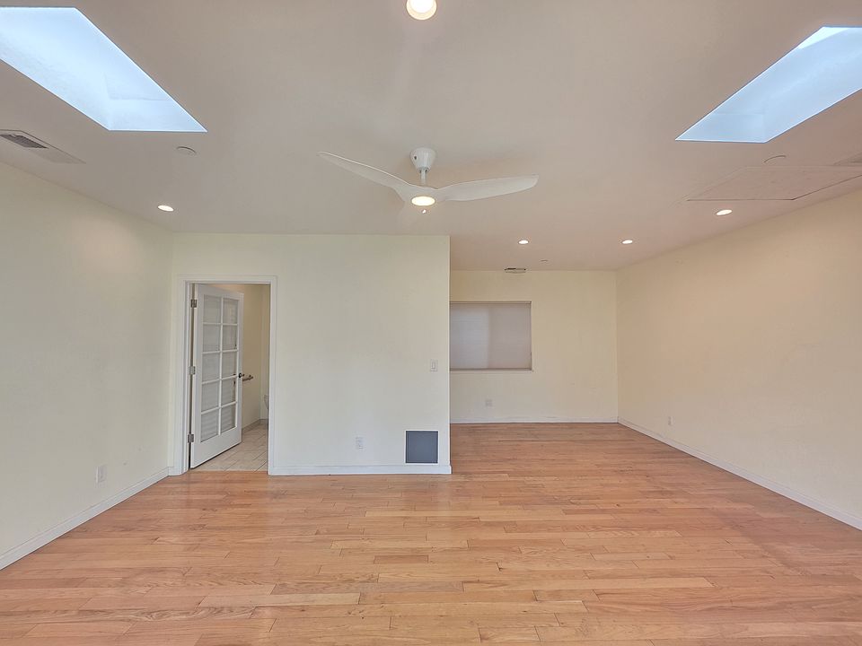 1st image of 865 Briarwood Way