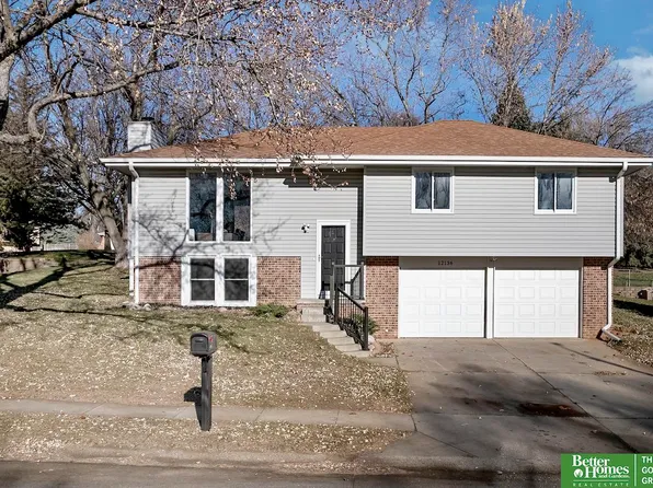 12136 Franklin Cir, Omaha, NE 68154
