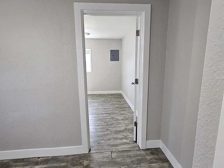 Back Bedroom: 11.3' x 11.3'