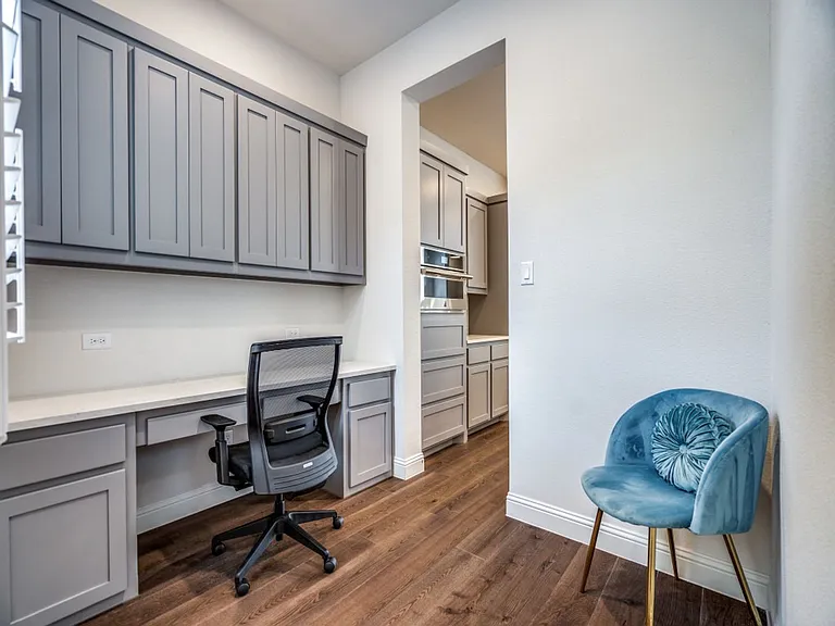 905 Asbury Dr — Photo 10
