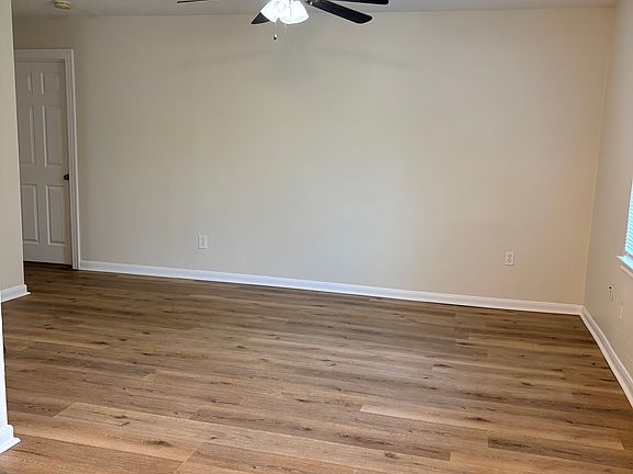 4th image of 2105 Kingsdale Dr