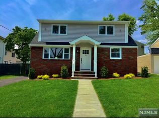 10 White Oak Dr, Lodi, NJ 07644