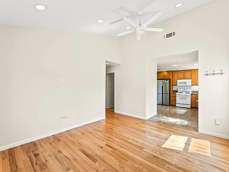 260 Acacia St — Photo 9