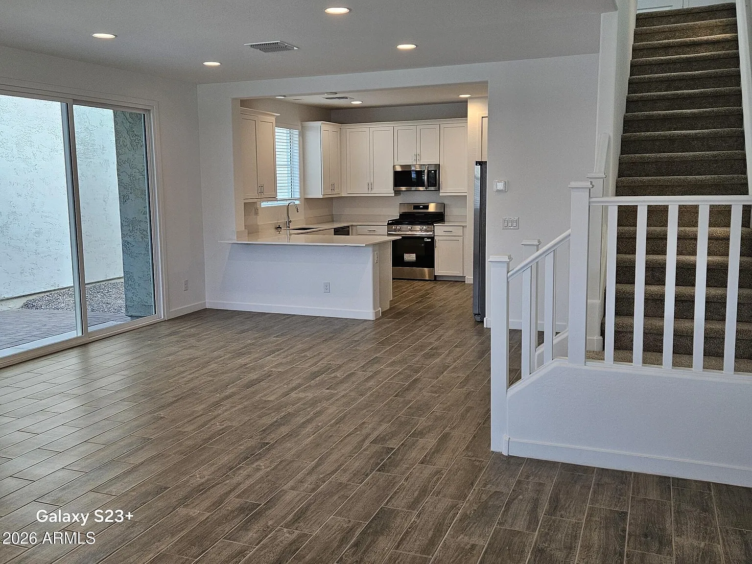 3 bed, 2.5 bath, 1744 sqft, $2,425 — Photo 3