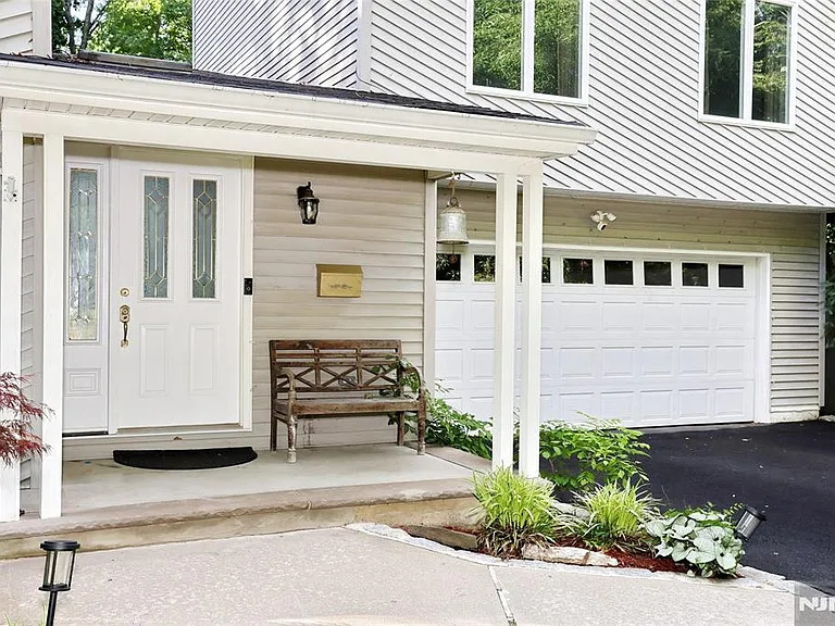 69 Pittis Ave — Photo 2