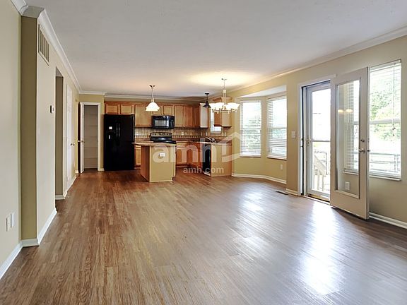 4th image of 180 Regency Sq