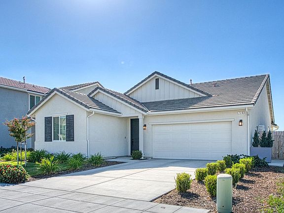 3rd image of 720 S Kandarian Ave