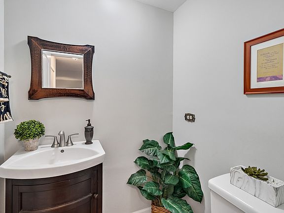 4th image of 2121 N Williamsburg Dr #2121