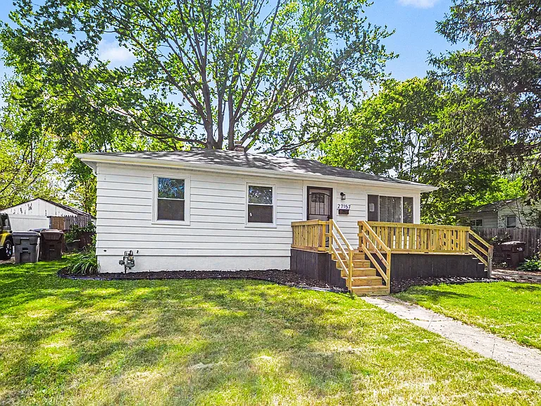 27157 Lucerne Dr — Photo 4