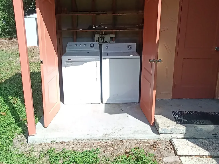 Cates Ave — Photo 13