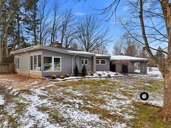 7771 Blackford Dr, Chagrin Falls, OH 44022