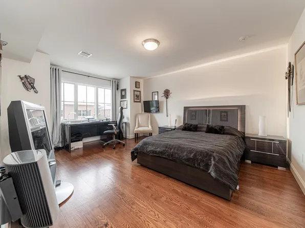 11 Washington Place image 12 of 19