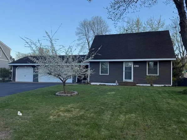912 Woody Ln NW, Coon Rapids, MN 55448