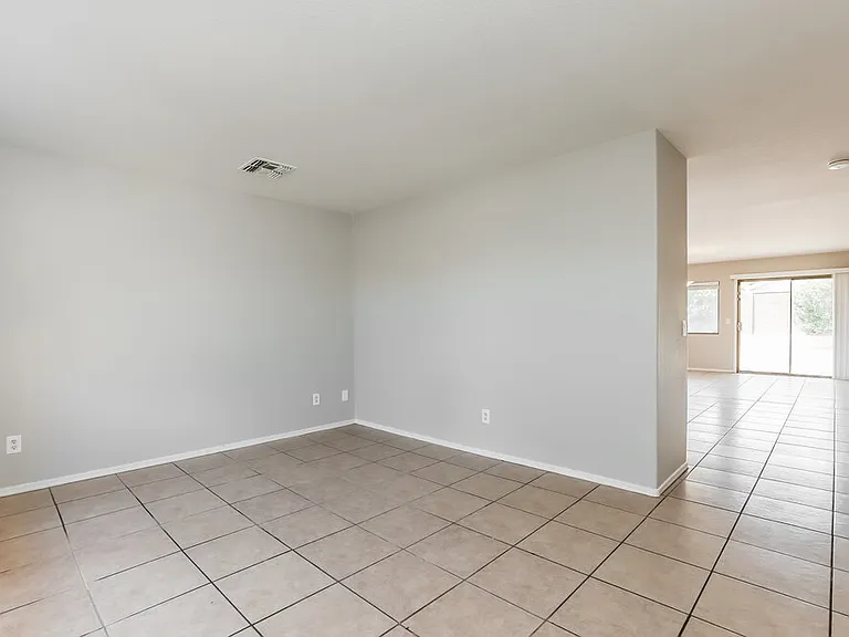12954 W Voltaire Ave — Photo 4