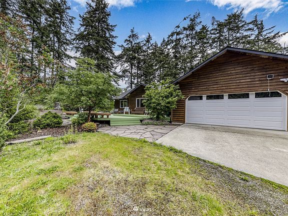 The home is a short stroll to the beach and to Fort Worden.  The local neighborhood trails are literally out the back door.  