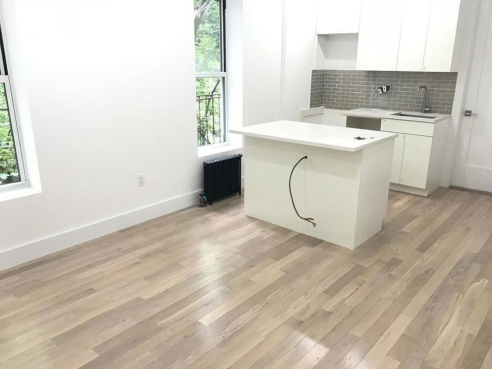 1st image of 975 Washington Ave APT 2k
