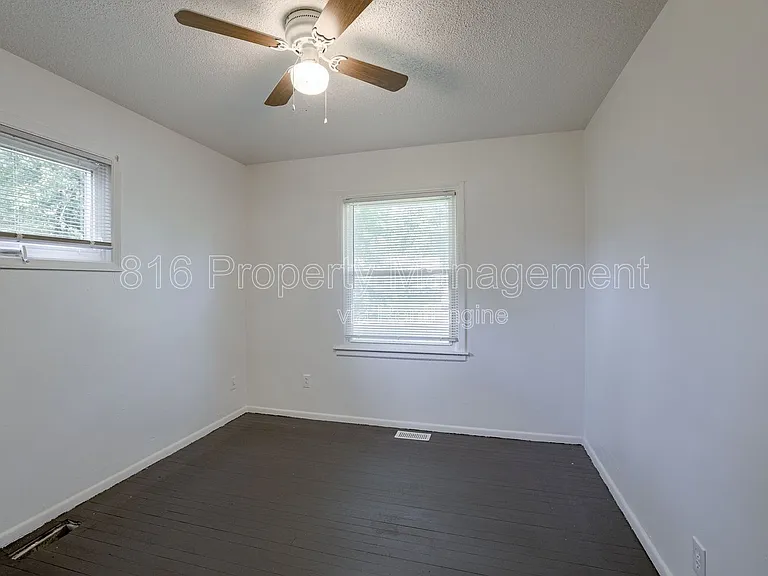 10009 Hardesty Ave — Photo 17