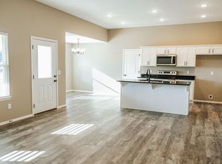 548 E Melton Rd, Ozark, MO 65721