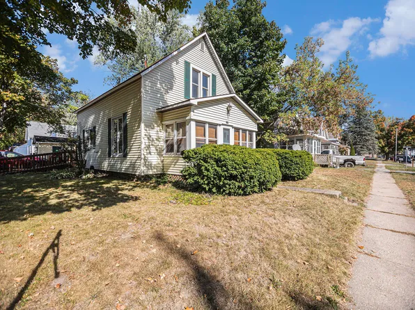 122 W Broadway Ave, Scottville, MI 49454