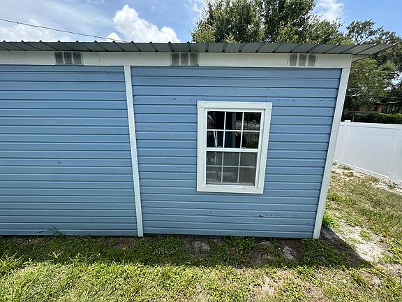 3rd image of 941 Lakeview Rd