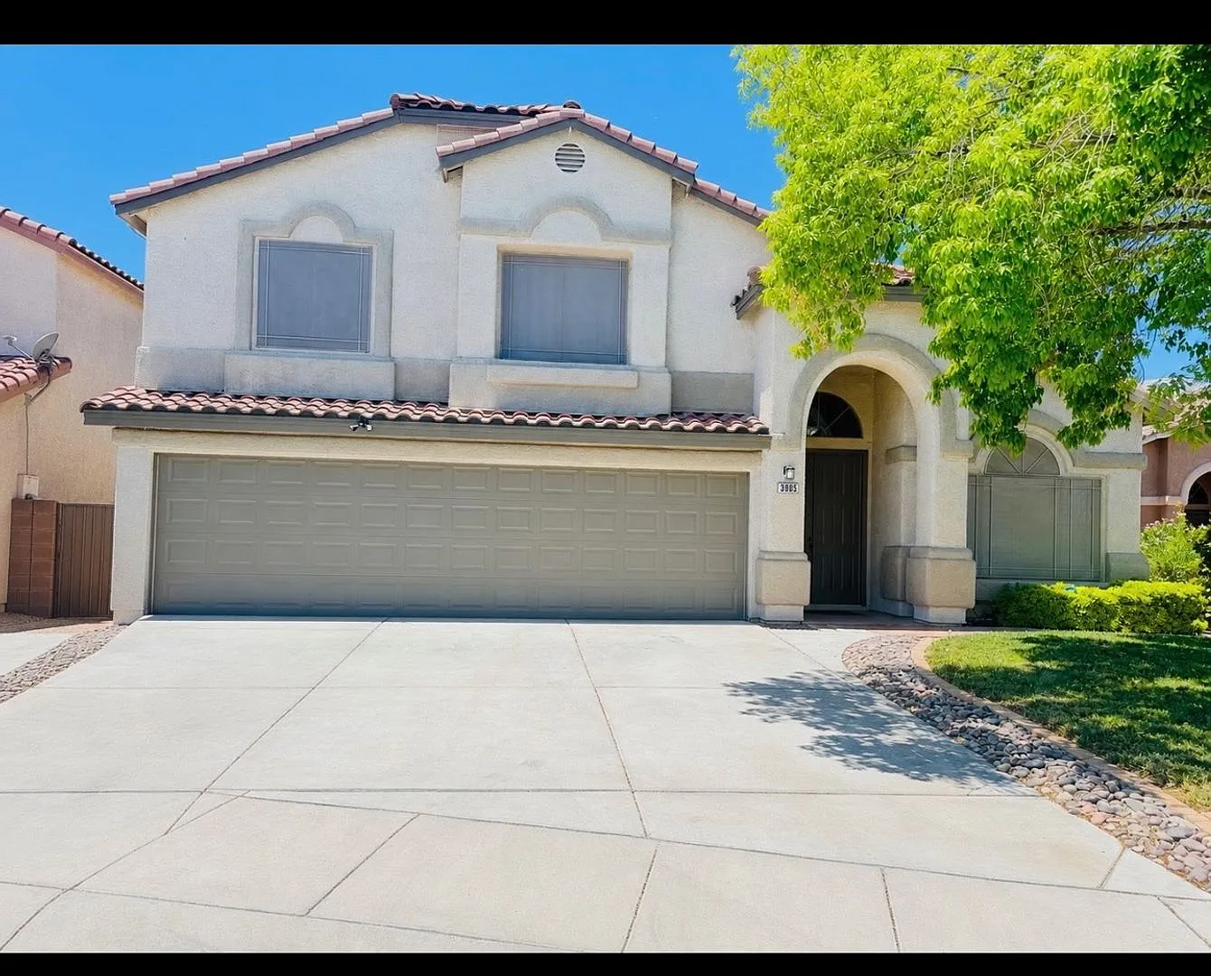 Americana Property Mgmt - Remodeled 2 Story - 5 Beds With Pool In The Northwest — Photo 1