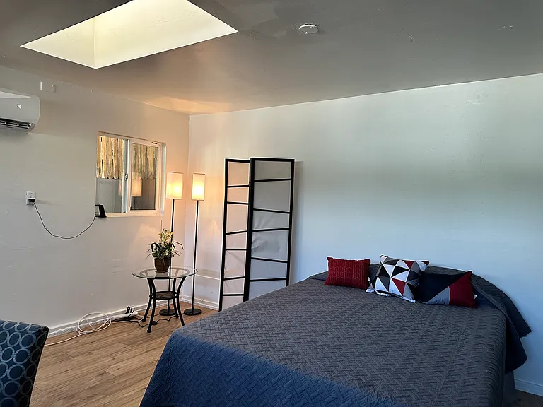 4635 Fendyke Ave — Photo 12