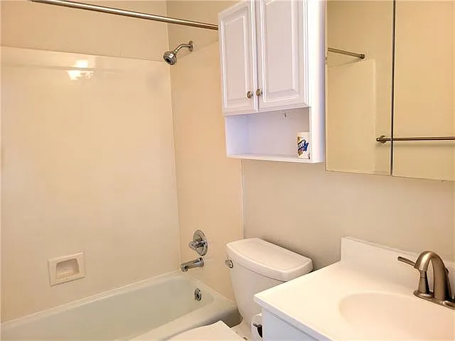 1242 Carrollton Ave — Photo 10