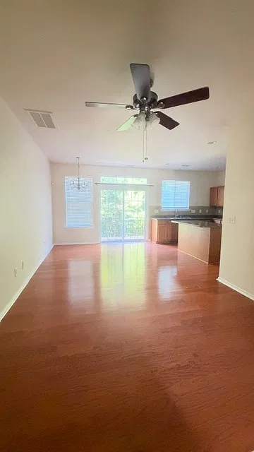 3 bed, 2.5 bath, 1401 sqft, $1,800 — Photo 3