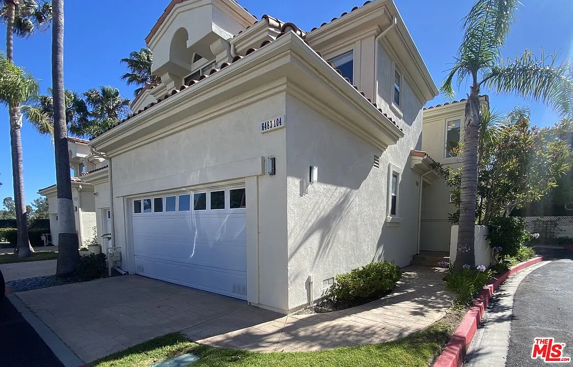 2 bed, 3.0 bath, 1562 sqft, $6,300 — Photo 1