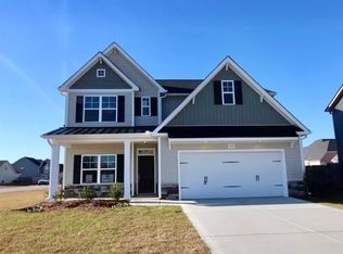 1512 Blue Ribbon Ln, Hope Mills, NC 28348