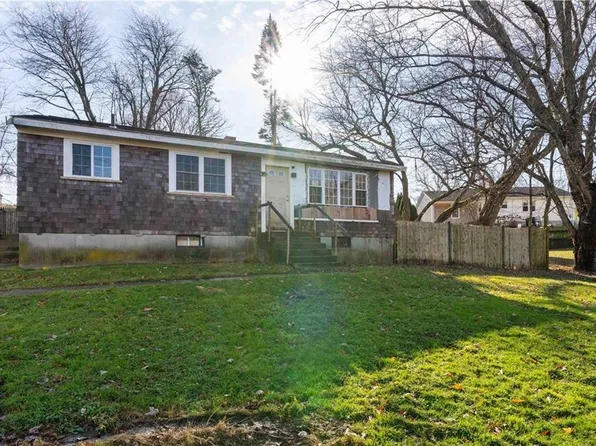 105 Borden Rd, Tiverton, RI 02878