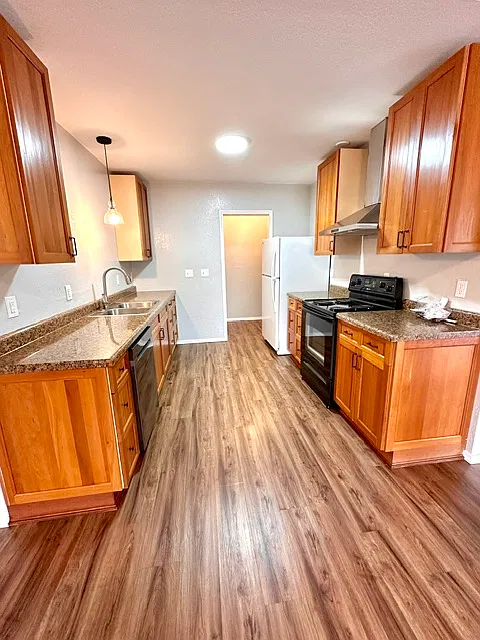 407 2nd St SE