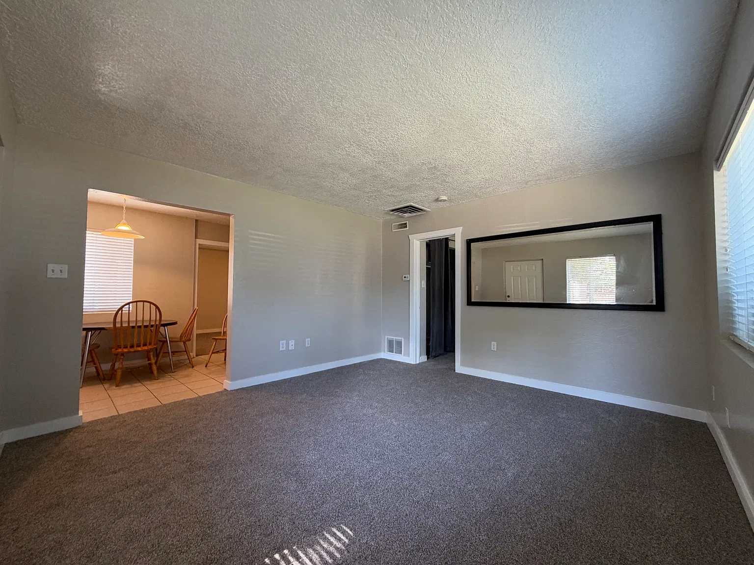 2 bed, 950 sqft, $1,250 — Photo 2