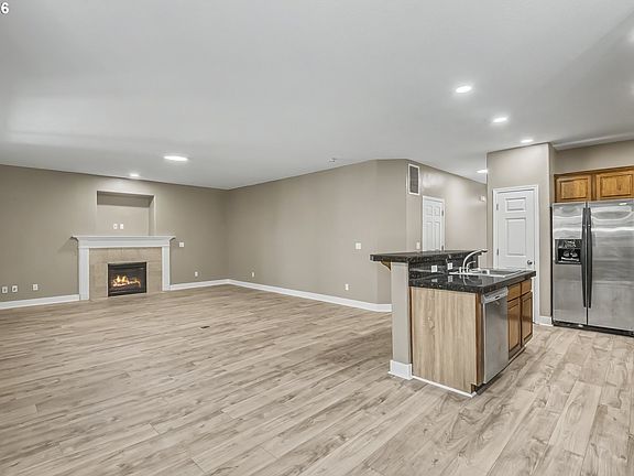 4th image of 1011 SW 18th Way