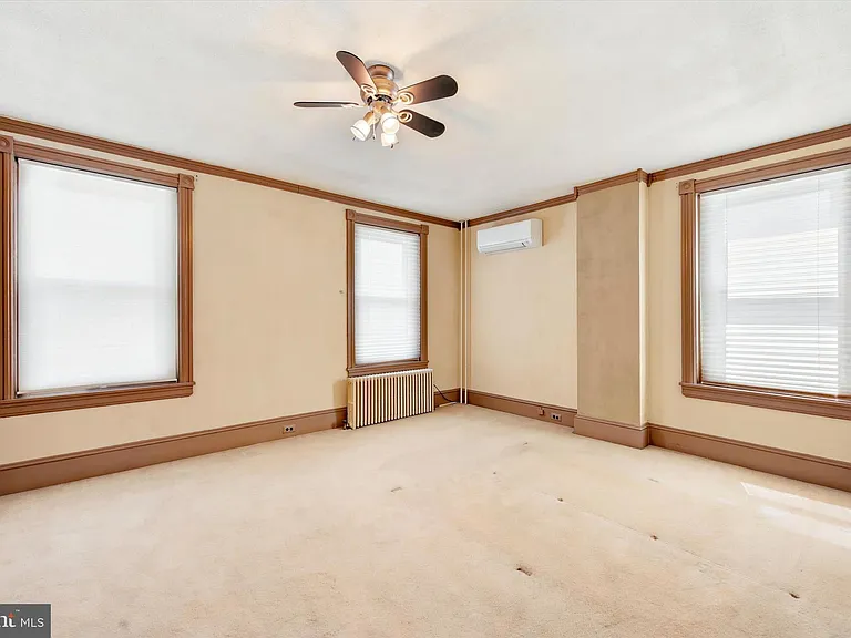 712 E Hector St — Photo 19