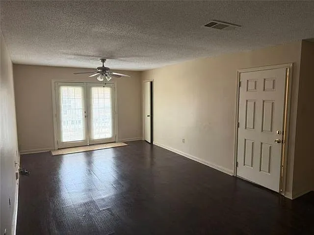 3 bed, 1247 sqft, $1,300 — Photo 4