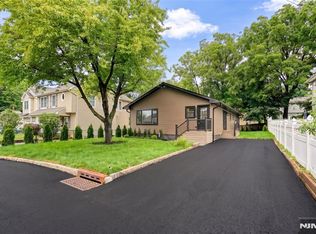128 Grove St, Mahwah, NJ 07430