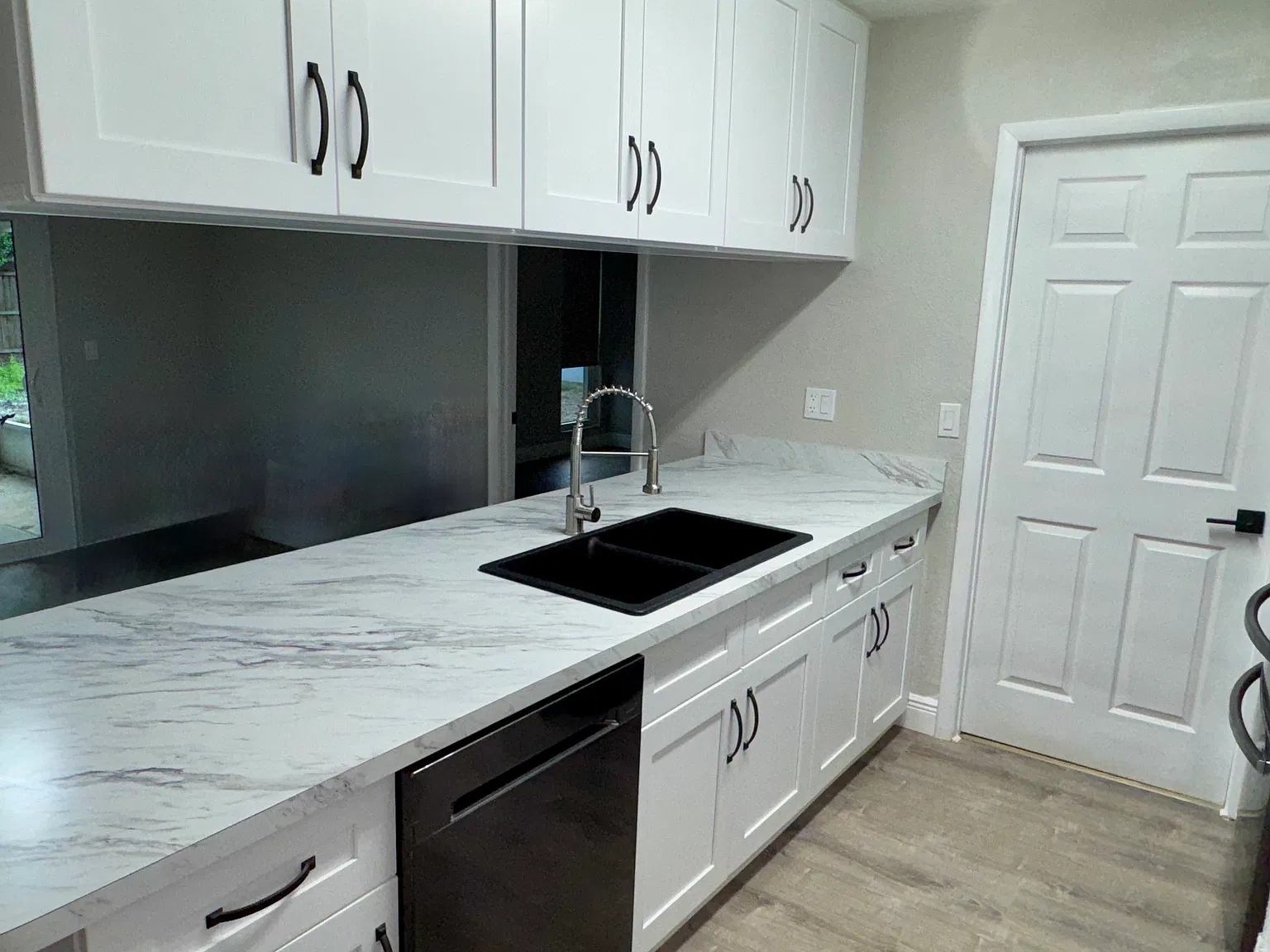 3 bed, 1370 sqft, $2,400 — Photo 3