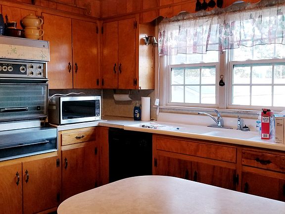 4th image of 883 Hilldale Dr