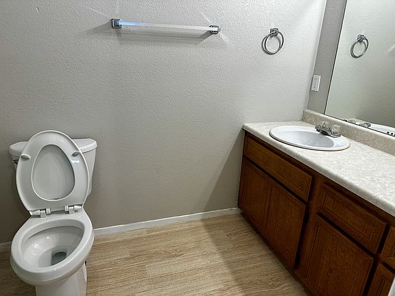 4th image of 4738 Country Club Dr