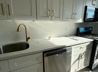 3 Hicks Ln APT 2D, Great Neck, NY 11024