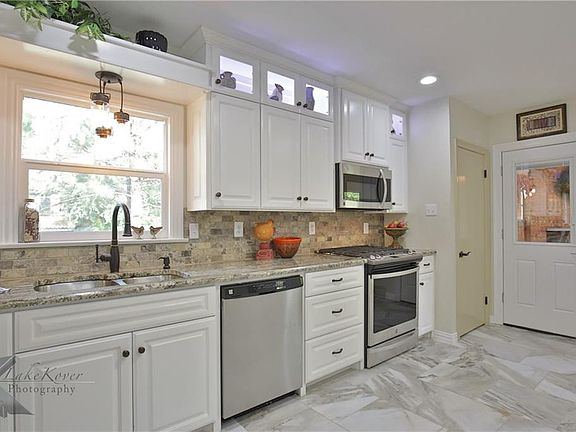 4th image of 901 Sayles Blvd